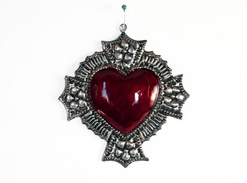 Corazón Cruzado Ornament, front view