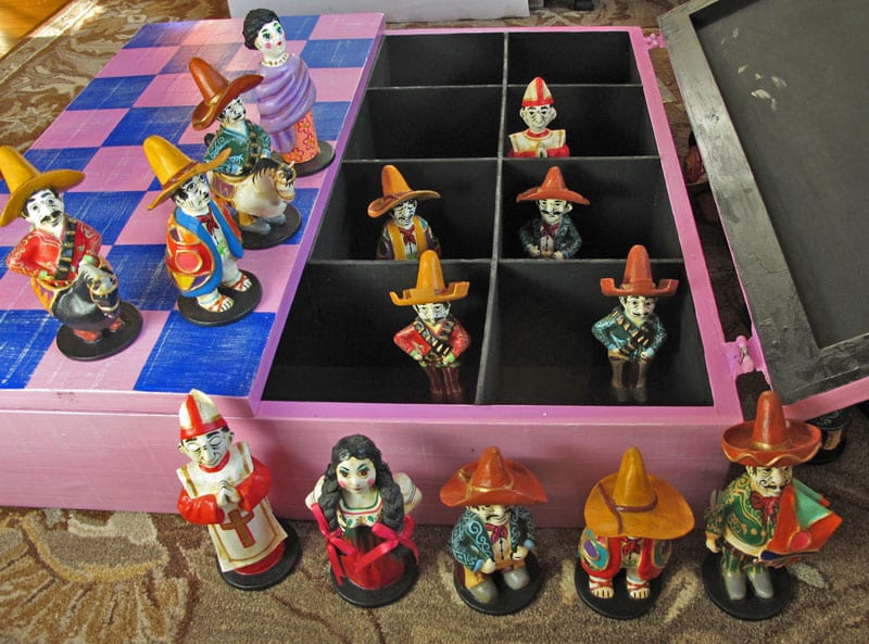 Las Piezas del Ajedrez in 2023  Diy chess set, Chess set, Christmas child  shoebox ideas