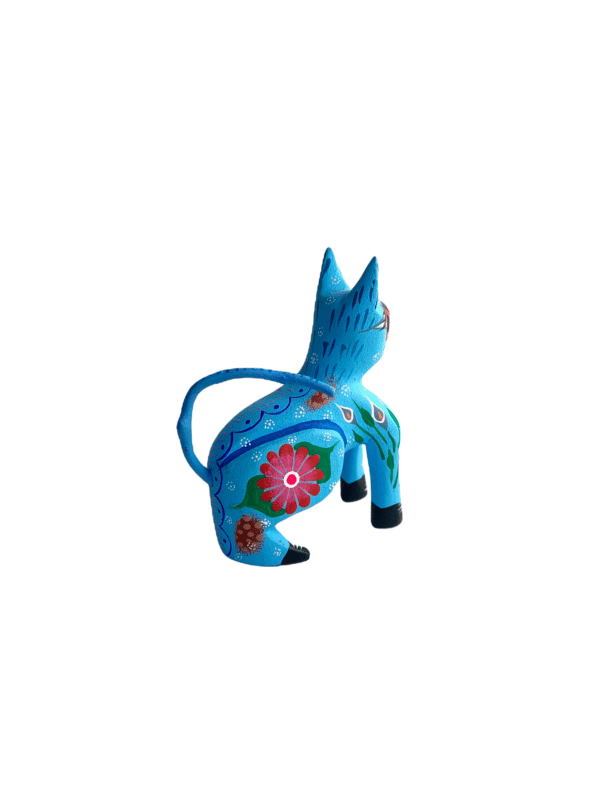 light blue cat rear
